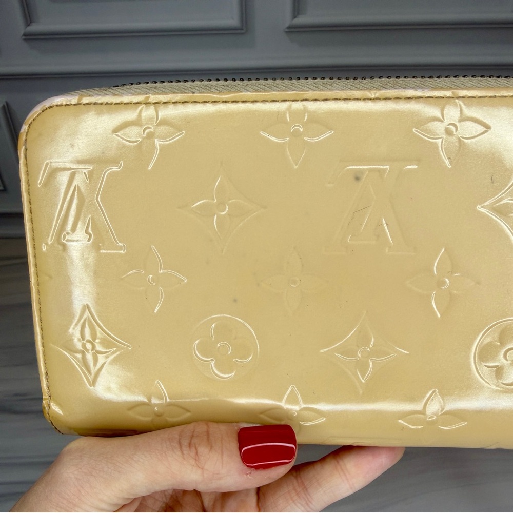 Louis Vuitton Vernis Cream Patent Leather Long Zip Wallet | Authentic - Picture 9 of 15